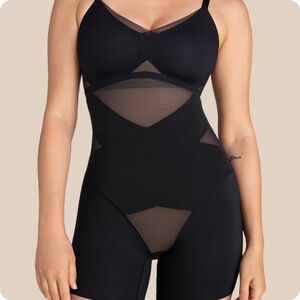 HoneyLove  SuperPower Girl-Short in Runway Black size M